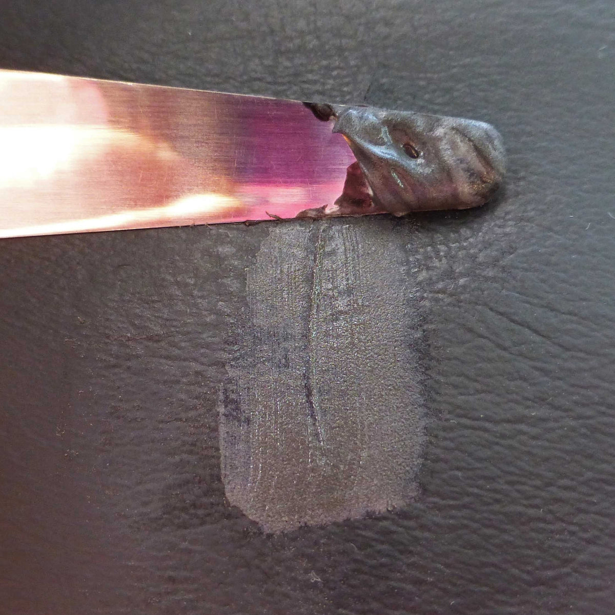 Spatula long with wood handle and gold logo